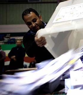 اکثریت رأی‌دهندگان در همه‌پرسی مصر از قانون اساسی جدید حمایت کردند