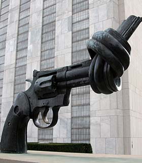 منطق تروریزم خشونت است صلح را بر نمی تابد 