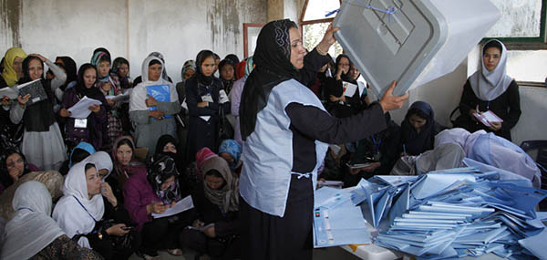 دو نهاد ناظر از انتخابات، کارمندان شان را از افغانستان بیرون کردند 