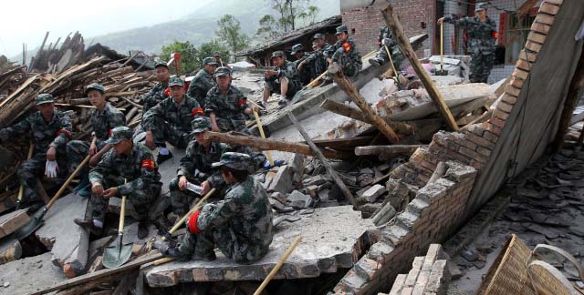 صدها نفر در زمین لرزه چین کشته  و زخمی شدند