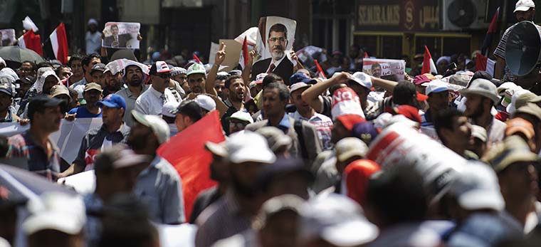 وزیر داخله مصر گفت معترضان طرفدار  آقای مرسی را متفرق خواهد کرد
