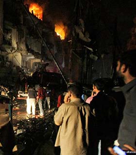 کراچی در سوگ کشته شدگان حمله انتحاری