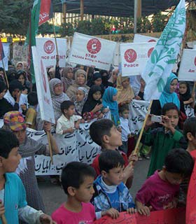 زنان هزاره مانع خاکسپاری اجساد قربانیان انفجار کویته شدند