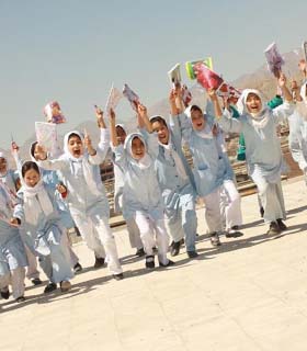 آینده مبهم جامعه، و وضع دشوار آینده سازان!