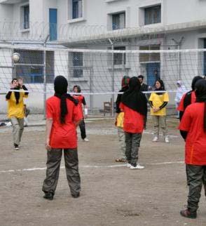 روز زن در زندان زنانه با والیبال تجلیل شد
