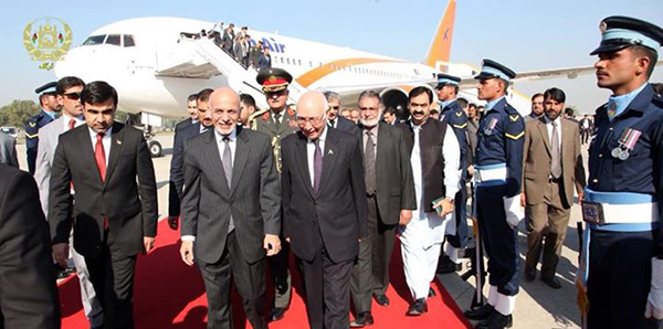 اشرف غنی: روابط امنیتی و دفاعی با پاکستان را تقویت خواهیم کرد