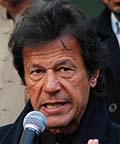 به سوی موتر عمران خان در پاکستان  تیراندازی شد