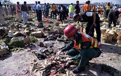 انفجار در بازار میوه پاکستان ۲۰ کشته و ۱۰۰ مجروح داشت