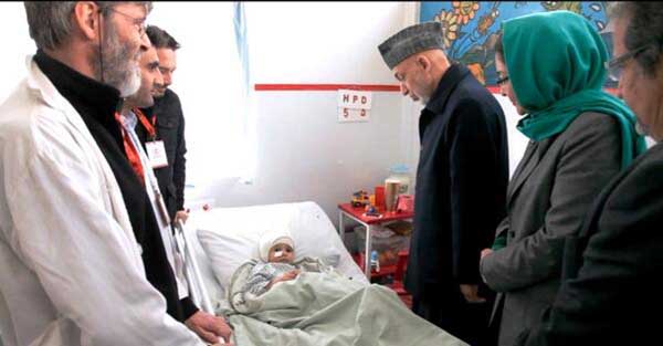 رییس جمهورکرزی از ابوذر تنها فرزند زنده سردار احمد عیادت کرد