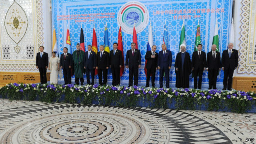 در اجلاس شانگهای: کرزی خواهان همکاری منطقه‌ای در مبارزه با تروریسم شد