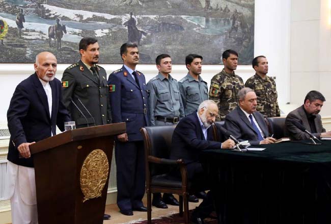 قاطعيت طالبان و سردرگمي در موضع‌گيري‌هاي دولت