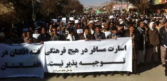 تظاهر کنندگان: اگر گروگانها آزاد نشوند، مسیر کابل-قندهار را می‌بندیم