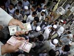 بانک مرکزی: ارزش افغانی در مقابل دالر در یک سال ۲۱ درصدکاهش یافته‌ است