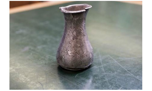 ظرف باستانی قاچاق شده  به بریتانیا به افغانستان برگردانیده می‌شود