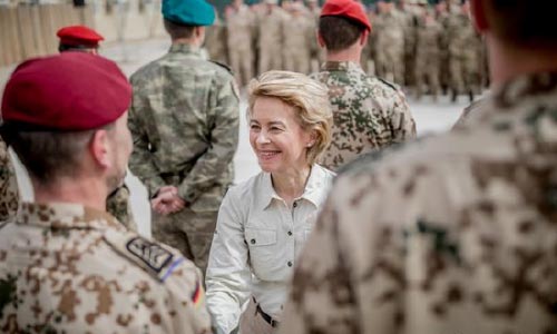 وزیر دفاع آلمان:  بازسازی افغانستان به حوصله مندی نیاز دارد 
