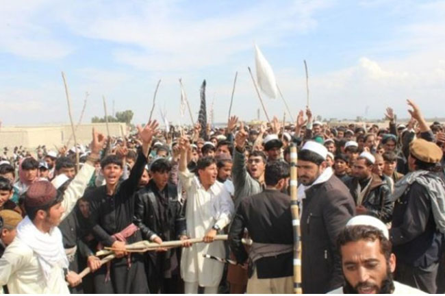 صدها معترض شاهراه  کابل-خوست را مسدود کردند