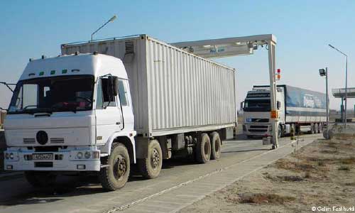 نخستین محموله تجارتی افغانستان از طریق سیستم تجارت بین‌المللی جاده‎‌ای به پاکستان منتقل می‌شود