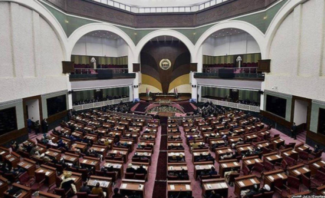  نمایندگان:هشتاد درصـد محصول کریدت کارت حـیف و مـیل می‌شود
