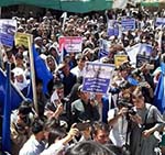  اعتراض کنندگان بار دیگر خواستار انتقال لین برق ترکمنستان از مسیر بامیان شدند