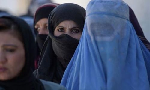 نظرسنجی تازه؛ زنان در افغانستان بیشتر از مردان، طالبان را تروریست می‌دانند