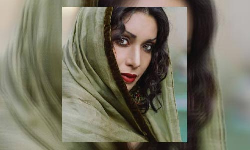 لیناعلم جایزۀ بهترین بازیگر زن را در جشنوارۀ فلـم تانزانیا گرفت