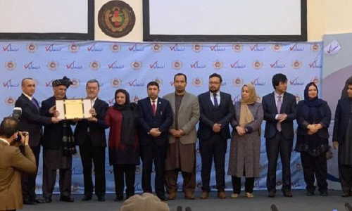 کمیسیون انتخابات به محمد اشرف غنی و معاونانش اعتبارنامه داد