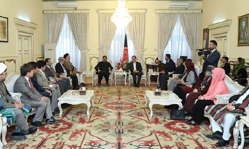  معاون رئیس جمهور بر گسترش همکاری‌ها بین افغانستان و پاکستان تأکید کرد
