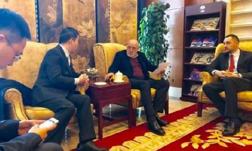 عمر داودزی پیرامون صلح افغانستان با مقام‌های چینی  گفتگو کرده است 