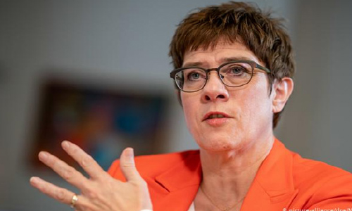 وزیر دفاع آلمان خواستار ایجاد منطقه امن بین‌المللی در سوریه شد