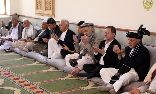 مراسم فاتحه برای آیت‌الله العظمی محقق کابلی  در ارگ ریاست جمهوری برگزار شد 