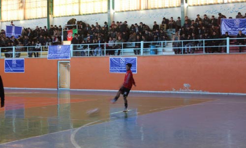 فوتبال برای سیاست؛ جوانان به منظور حمایت از سیاست‌های حکومت توپ زدند