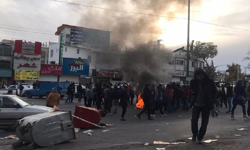 اعتراضات به گرانی پترول در ایران به خشونت کشیده شد