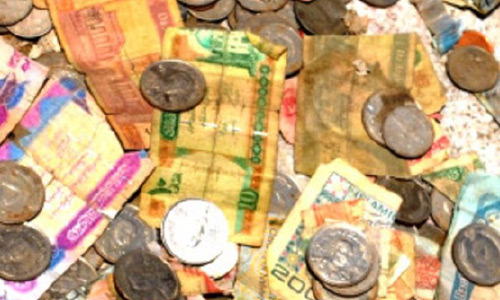 جلال اباد ښار کې د افغانیو د کوچني بانکنوټونو کموالي خلک له ستونزې سره مخ کړي