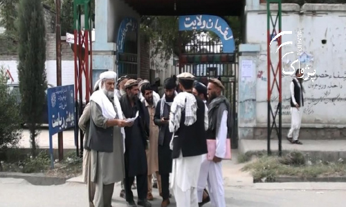 د لغمان د الينګار ولسوالۍ ښوونکو د اعتراض په توګه ښوونځي تړلي