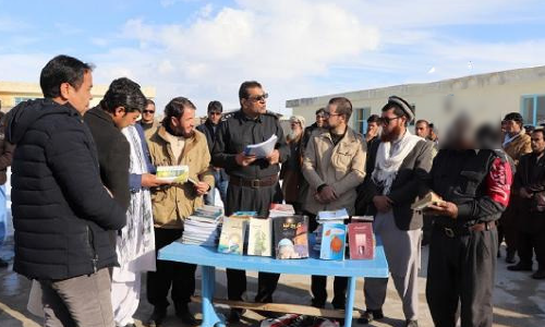 فرهنگيان غور صدها جلد کتاب را به محبوسين  هديه کردند