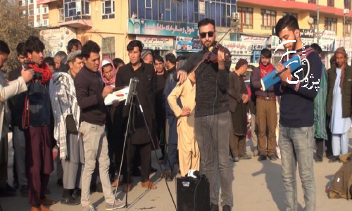 مزار کې له بې سرپرسته ماشومانو سره د مرستې لپاره د واټ پر سر نمايشونه ترسره شول