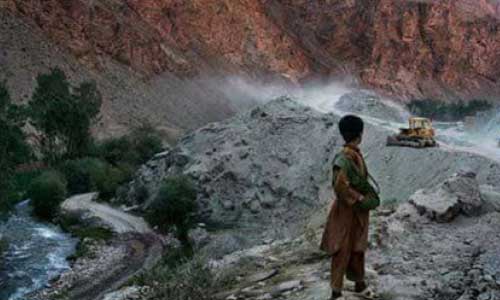 طلای یک معدن در هلمند به پاکستان قاچاق می‌شود 