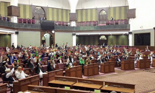 معاش و امتیازات نمایندگان مجلس قطع شده است 