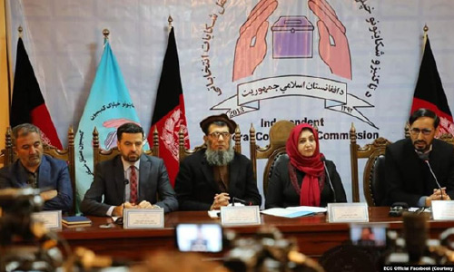 'ټاکنیزو شکایتونو کمېسیون ته په لومړۍ ورځ ۵۰۰۰ شکایتونه رسېدلي'