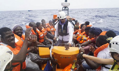 وزیر داخله آلمان: از پناهجویان به ایتالیا ۲۵ درصد را می‌پذیریم