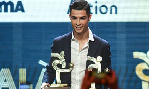 در شبی که مسی توپ طلا برد، رونالدو جایزه خودش را گرفت