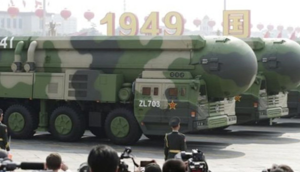 رونمایی از سلاح‌های پیشرفته  درمراسم هفتادمین سالگرد حاکمیت حزب کمونیست