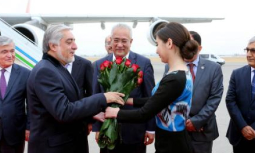 ډاکټر عبد الله د شانګهاى په غونډه کې د ګډون په موخه ازبکستان ته لاړ