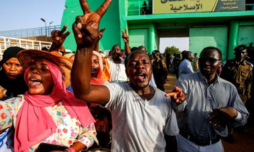 حاکمان نظامی سودان و مخالفان بر سر تقسیم قدرت به توافق رسیدند