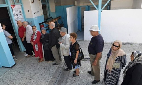  مردم تونس در دور دوم انتخابات ریاست‌جمهوری پای صندوق های رای رفته‌اند