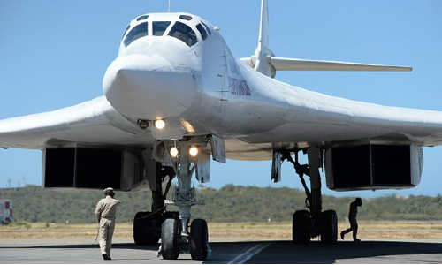 روسیه دو بمب افکن با قابلیت حمل سلاح هسته ای به آفریقای جنوبی فرستاد