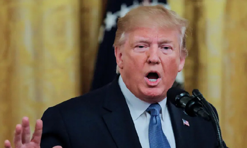 ترامپ در واکنش به کناره‌گیری یک نامزد دموکرات:  او مثل یک سگ کنار رفت