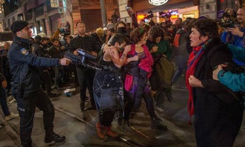 پولیس استانبول تظاهرات منع خشونت علیه زنان را با خشونت بر هم زد
