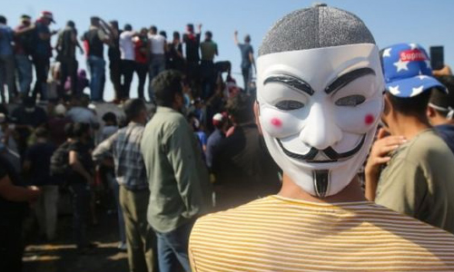 نخست‌وزیر عراق استعفا نمی‌دهد، تظاهرات «فعلا» متوقف می‌شود