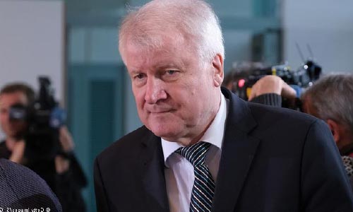 زهوفر بار دیگر خواستار تشدید مقررات بازگرداندن پناهجویان شد